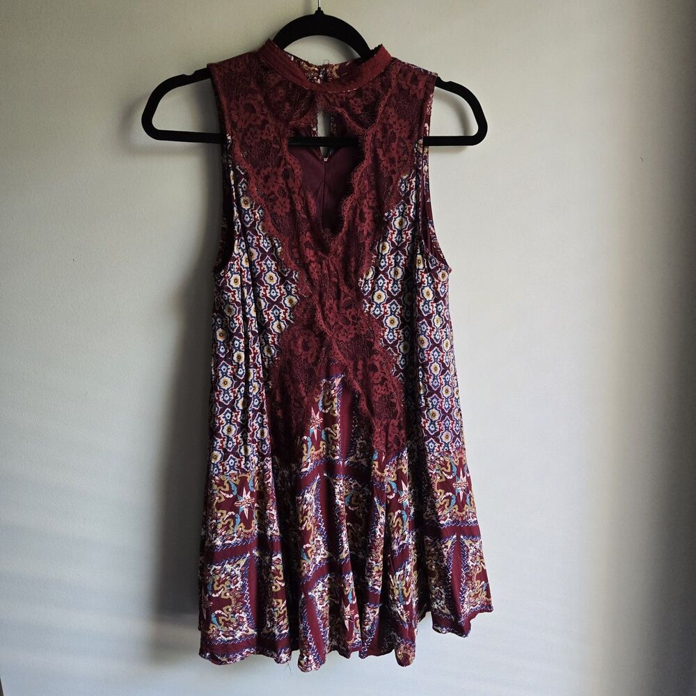 Entro Boho Dress Size S Burgundy Printed Short Dress Lace Cutout Accent